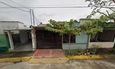 CASA EN VENTA DE REMATE BANCARIO EN COZOLOAQUE, VERACRUZ