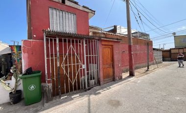 Casa Esquina Con Local Comercial Y Departamento Independiente