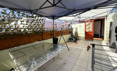 Casa Esquina Con Local Comercial Y Departamento Independiente