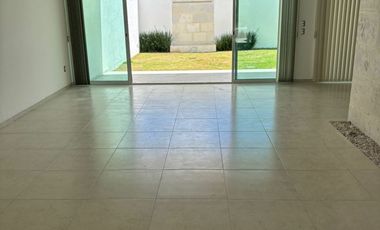 En renta linda casa en el Fracc. Lomas de Juriquilla, Querétaro, Qro.