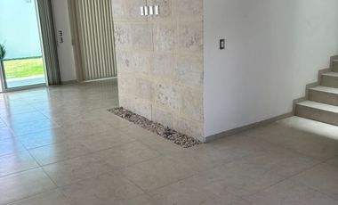 En renta linda casa en el Fracc. Lomas de Juriquilla, Querétaro, Qro.