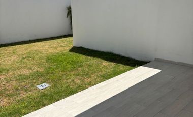 En renta linda casa en el Fracc. Lomas de Juriquilla, Querétaro, Qro.