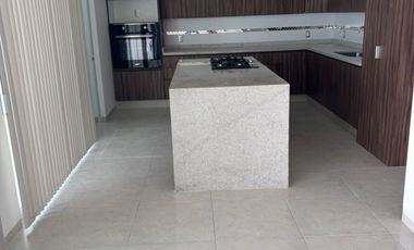 En renta linda casa en el Fracc. Lomas de Juriquilla, Querétaro, Qro.