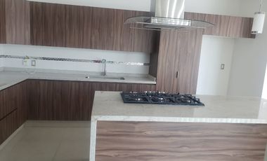 En renta linda casa en el Fracc. Lomas de Juriquilla, Querétaro, Qro.