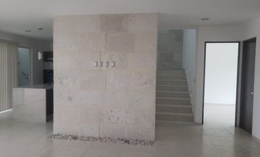 En renta linda casa en el Fracc. Lomas de Juriquilla, Querétaro, Qro.