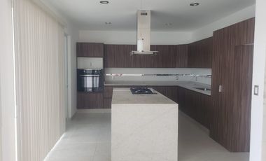 En renta linda casa en el Fracc. Lomas de Juriquilla, Querétaro, Qro.