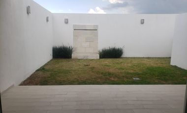 En renta linda casa en el Fracc. Lomas de Juriquilla, Querétaro, Qro.