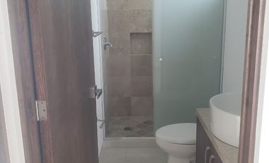 En renta linda casa en el Fracc. Lomas de Juriquilla, Querétaro, Qro.