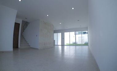 En renta linda casa en el Fracc. Lomas de Juriquilla, Querétaro, Qro.