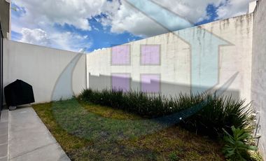 VENTA ZIBATA CASA 3 RECAMARAS Y SALA DE TV DENTRO DE PRIVADA CON ALBERCA