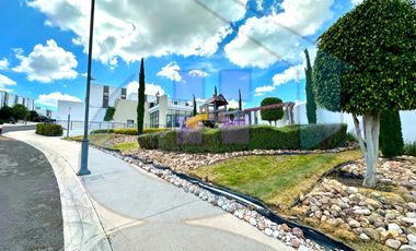 VENTA ZIBATA CASA 3 RECAMARAS Y SALA DE TV DENTRO DE PRIVADA CON ALBERCA