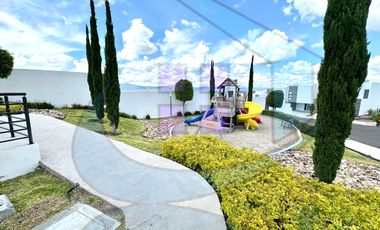 VENTA ZIBATA CASA 3 RECAMARAS Y SALA DE TV DENTRO DE PRIVADA CON ALBERCA