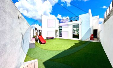 VENTA ZIBATA CASA 3 RECAMARAS Y SALA DE TV DENTRO DE PRIVADA CON ALBERCA