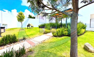 VENTA ZIBATA CASA 3 RECAMARAS Y SALA DE TV DENTRO DE PRIVADA CON ALBERCA