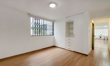 SURCO: 1er piso , venta de lindo y amplio Departamento remodelado de 3 amplias habitaciones Caminos del Inca - Surco