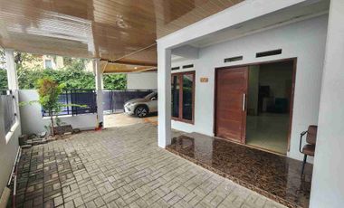 Rumah Mewah dengan Tanah Luas dijuak Murah di Perumahan Jatiwaringin Asri