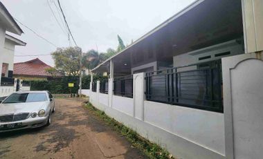 Rumah Mewah dengan Tanah Luas dijuak Murah di Perumahan Jatiwaringin Asri