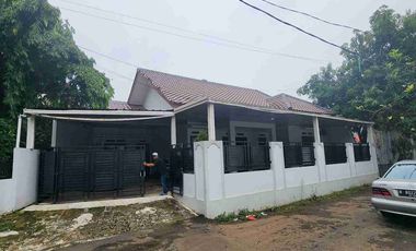 Rumah Mewah dengan Tanah Luas dijuak Murah di Perumahan Jatiwaringin Asri