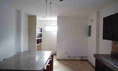 Casa esquinera con piscina en alquiler, Portal al Sol