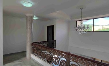 Casa esquinera con piscina en alquiler, Portal al Sol