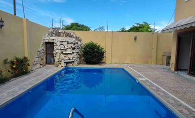 Casa esquinera con piscina en alquiler, Portal al Sol
