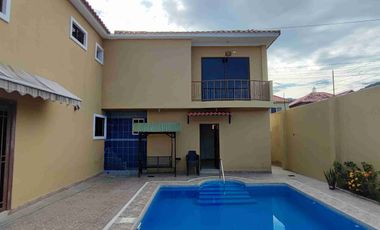 Casa esquinera con piscina en alquiler, Portal al Sol