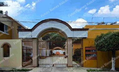 Casa en RENTA, VILLA UNIVERSIDAD. COTO PEQUEÑO Y ACOGEDOR. $13,000.- más mantenimiento.