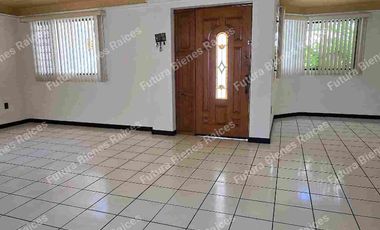 Casa en RENTA, VILLA UNIVERSIDAD. COTO PEQUEÑO Y ACOGEDOR. $13,000.- más mantenimiento.
