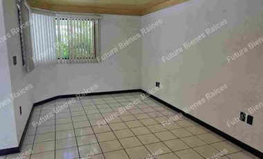 Casa en RENTA, VILLA UNIVERSIDAD. COTO PEQUEÑO Y ACOGEDOR. $13,000.- más mantenimiento.