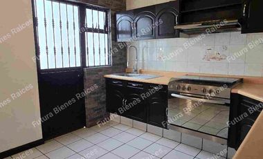 Casa en RENTA, VILLA UNIVERSIDAD. COTO PEQUEÑO Y ACOGEDOR. $13,000.- más mantenimiento.