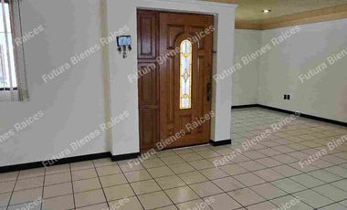 Casa en RENTA, VILLA UNIVERSIDAD. COTO PEQUEÑO Y ACOGEDOR. $13,000.- más mantenimiento.