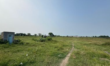 Commercial land for sale in East Serang, Banten. Very strategic location because it is close to the toll road & right on the side of the road