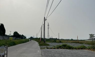 Commercial land for sale in East Serang, Banten. Very strategic location because it is close to the toll road & right on the side of the road