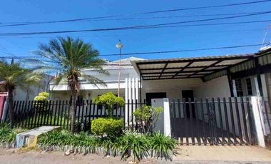 Rumah sewa furnish besar Kutisari indah, Surabaya dekat siwalankerto,waru,rungkut, kampus Petra,Ubaya