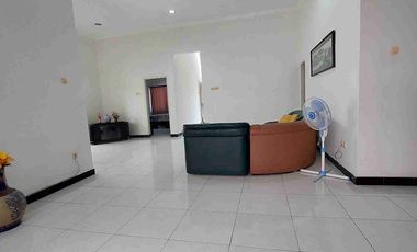 Rumah sewa furnish besar Kutisari indah, Surabaya dekat siwalankerto,waru,rungkut, kampus Petra,Ubaya