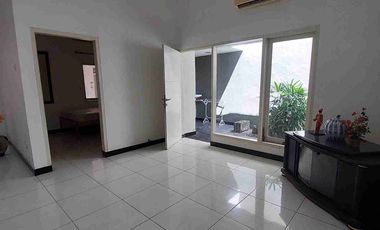 Rumah sewa furnish besar Kutisari indah, Surabaya dekat siwalankerto,waru,rungkut, kampus Petra,Ubaya