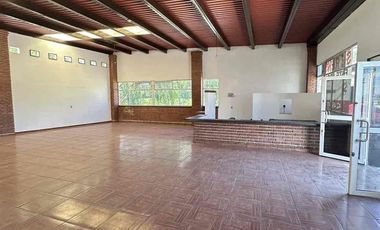 LOCAL COMERCIAL EN RENTA $20,000 MXN FRENTE A GASOLINERA PEDRO ESCOBEDO