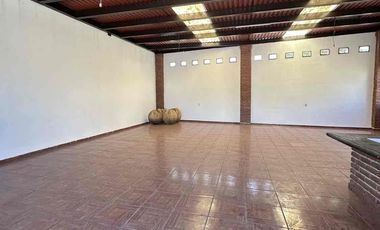 LOCAL COMERCIAL EN RENTA $20,000 MXN FRENTE A GASOLINERA PEDRO ESCOBEDO