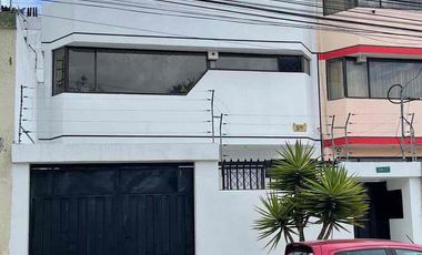 Arriendo  casa 3 dormitorios, 2 estacionamientos
