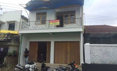 Dijual lahan dan bangunan rumah 2 lantai pinggir jalan raya
