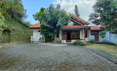 Rumah Mainroad JL.Riau cocok untuk Cafe / Kantor / Hotel, SHM