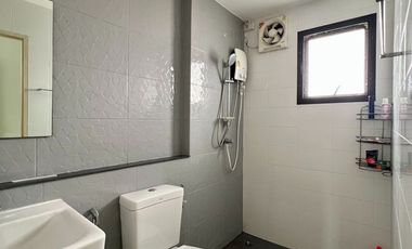 Rare Item! Corner Unit, Move-in Ready — Casa Ville Ramintra–Wongwaen 2, Only 10 Minutes to Fashion Island