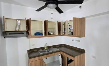 3BR Condo With Parking Asteria Residences Dmcihomes Paranaque Near Waltermart