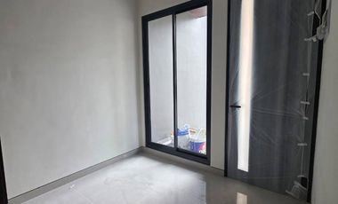 Dijual Rumah baru, specs high grade mewah, Graha Family di Surabaya