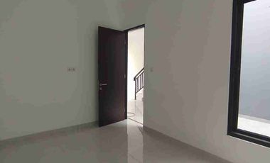 Dijual Rumah Sangat Strategis 8 Menit LRT Cikunir Bebas Banjir