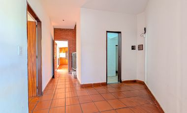 VENTA- Casa de 4 dormitorios, cochera, terraza y patio con pileta