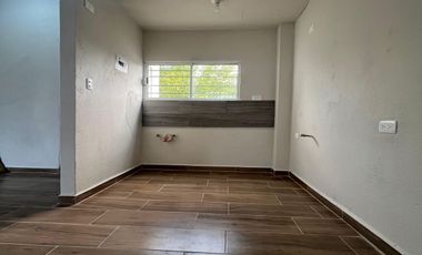 Casa en esquina con terreno excedente en Vistas del Río