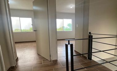 Casa en esquina con terreno excedente en Vistas del Río