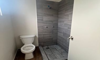 Casa en esquina con terreno excedente en Vistas del Río