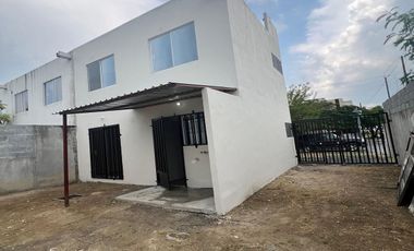 Casa en esquina con terreno excedente en Vistas del Río